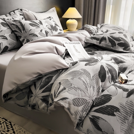 91家纺网 家纺一手货源 找家纺 倾慕家纺 2025新款60S提花全棉单品被套 拾秋深灰