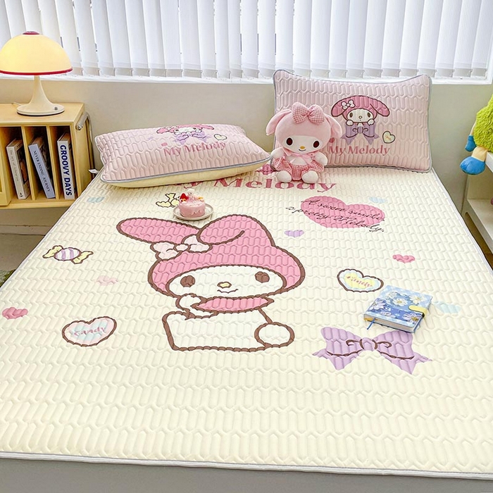 91家纺网 家纺一手货源 找家纺 米帛家纺2025新款大版三丽鸥乳胶凉席-绑带款 糖果美乐蒂