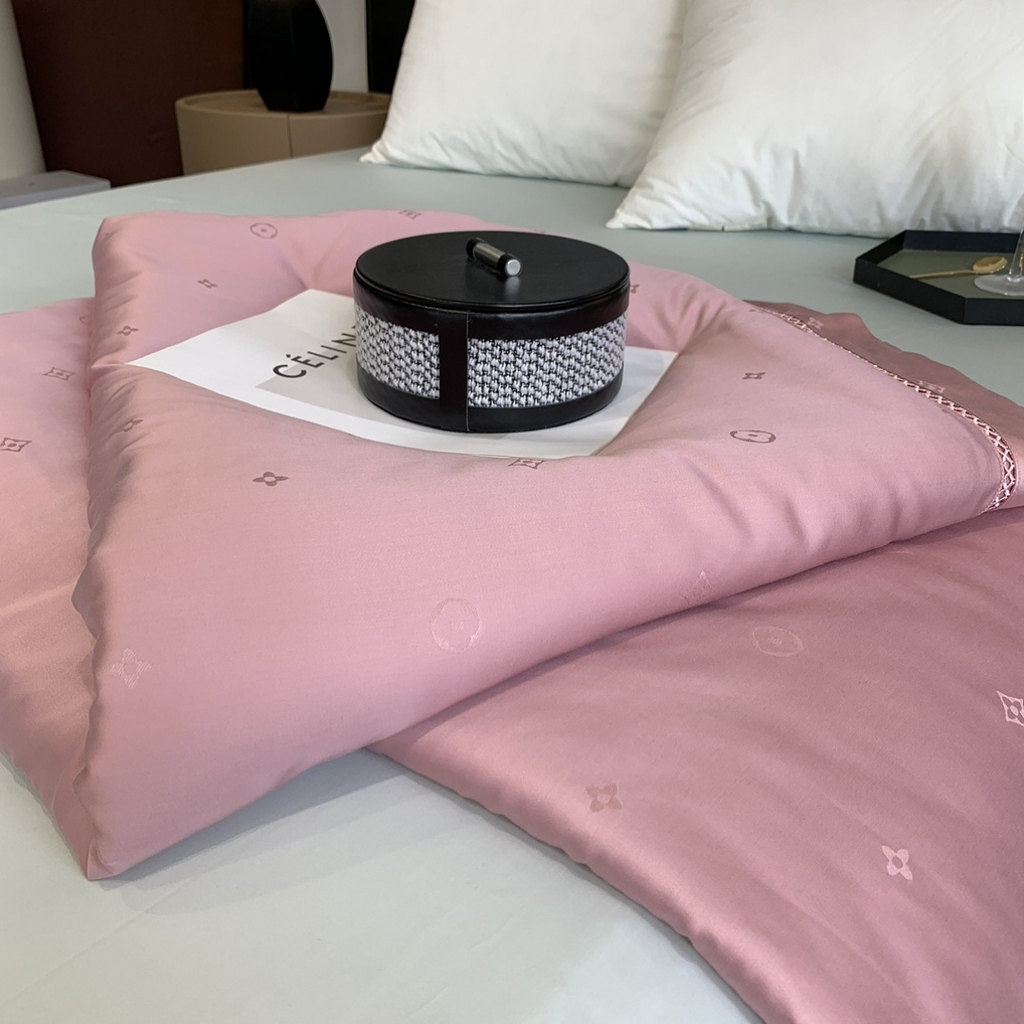 91家纺网 家纺一手货源 找家纺 奈萝家纺 2025新款60S天丝提花夏凉被空调被子被芯 梅子粉