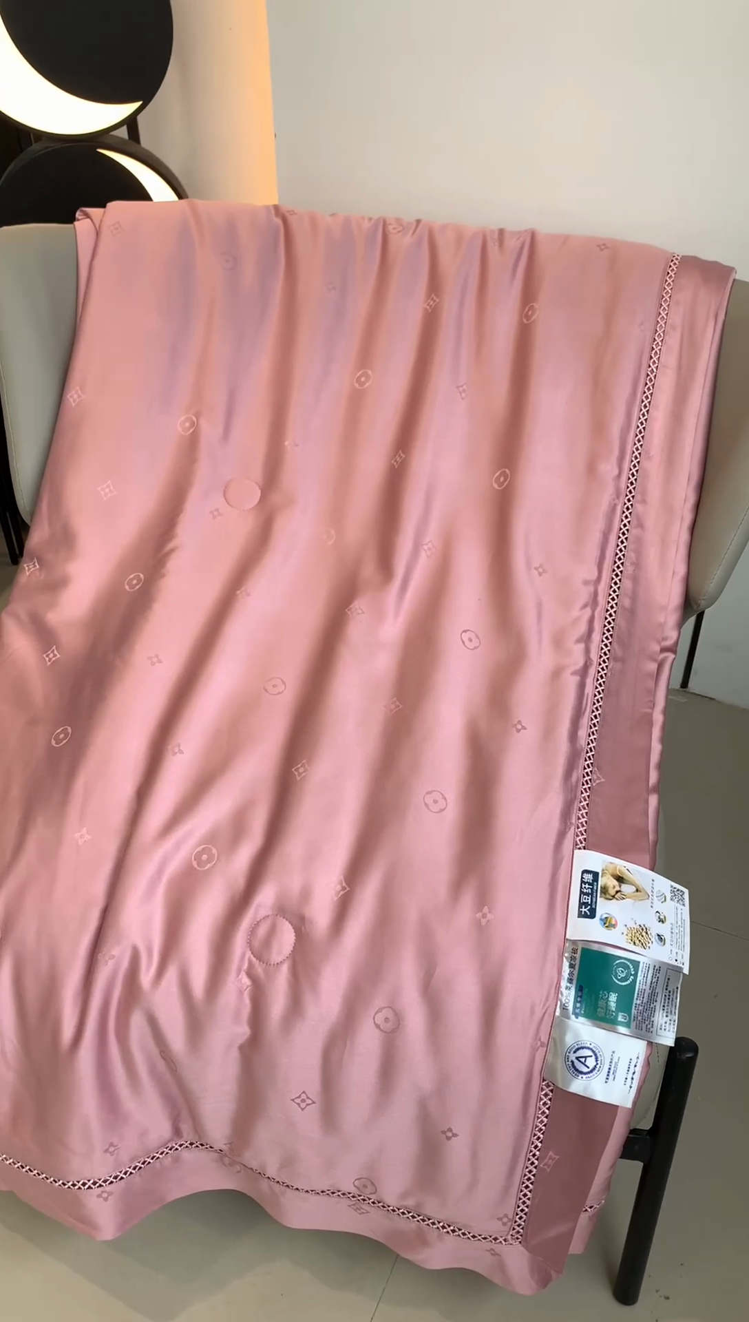 91家纺网 家纺一手货源 找家纺 奈萝家纺 2025新款60S天丝提花夏凉被空调被子被芯 梅子粉