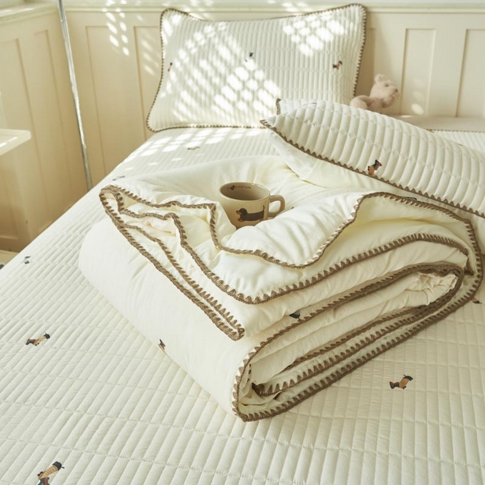 91家纺网 家纺一手货源 找家纺 子由家居 2025新款水洗邹邹纱小清新大豆纤维夏被被子被芯 夏被-腊肠狗