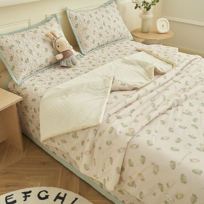 91家纺网 家纺一手货源 找家纺 子由家居 2025新款凉感丝豆豆夏被四件套 凉感豆豆被-草莓