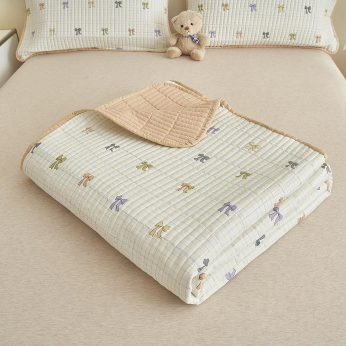 91家纺网 家纺一手货源 找家纺 子由家居 2025新款纯棉印花夹棉床盖 纯棉床盖-蝶恋花