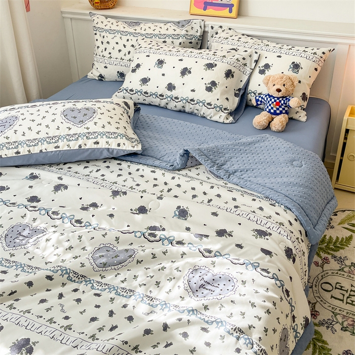 91家纺网 家纺一手货源 找家纺 盛秋家纺 2026新款A类水洗棉豆豆夏被系列 着迷+蓝灰