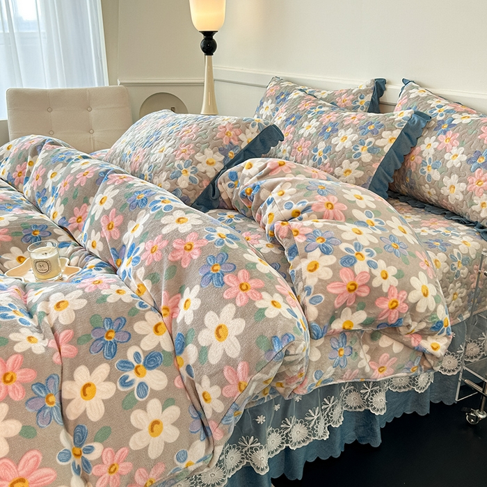 91家纺网 家纺一手货源 找家纺 （总）珍爱家纺 2025新款冬季加厚夹棉保暖牛奶绒蕾丝花边床盖床裙单件三件套双人四件套