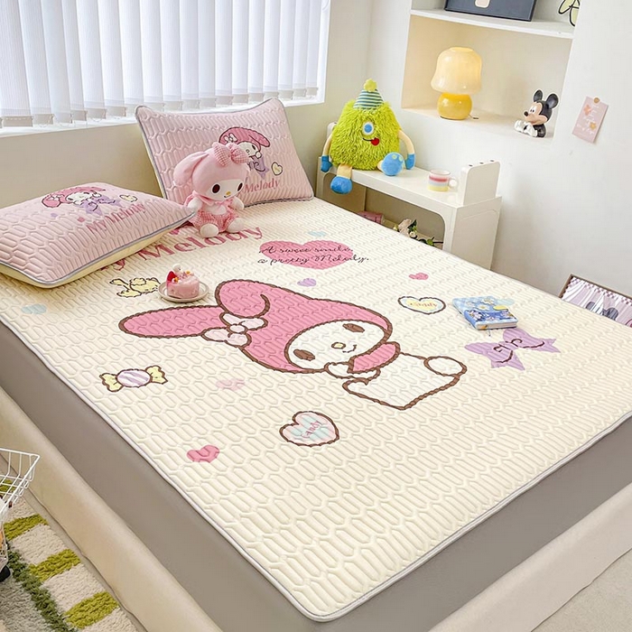 91家纺网 家纺一手货源 找家纺 米帛家纺2025新款大版三丽鸥乳胶凉席-绑带款 糖果美乐蒂