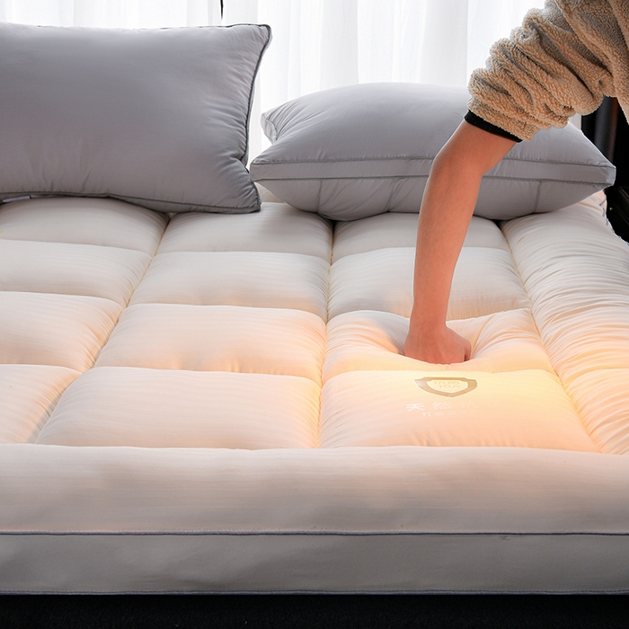 91家纺网 家纺一手货源 找家纺 招财狼 2025新款亲肤磨毛床垫 珍珠白