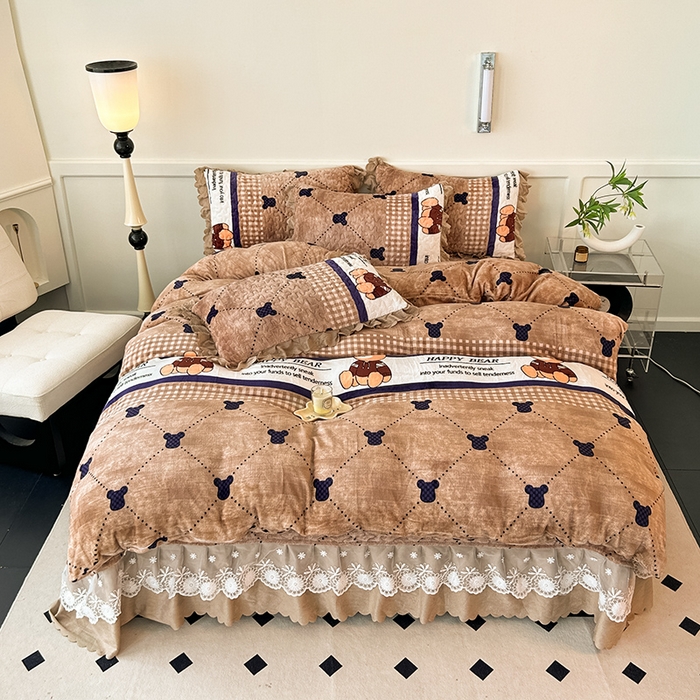 91家纺网 家纺一手货源 找家纺 珍爱家纺 2025新款冬季加厚夹棉保暖牛奶绒蕾丝花边床盖床裙单件三件套双人四件套 宝贝熊