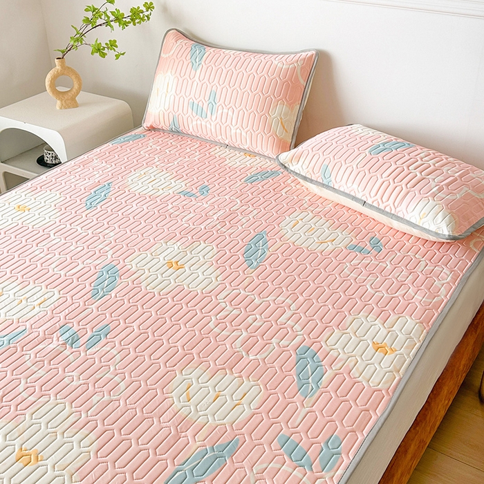 91家纺网 家纺一手货源 找家纺 悦织湾家纺 2025新款床单款乳胶席三件套印花纯色冰丝凉感夏凉席 一支莲粉