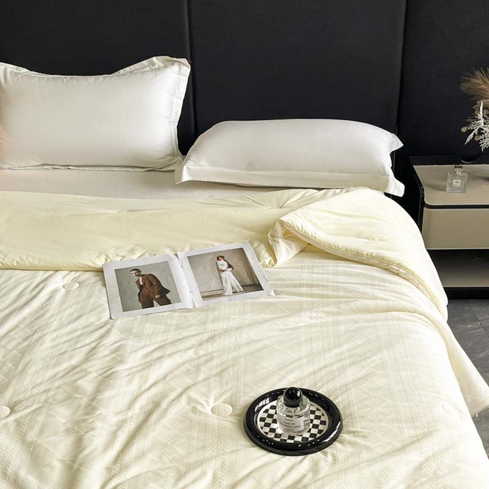 91家纺网 家纺一手货源 找家纺 子由家居 2025新款凉感丝浮雕提花大豆夏被被子被芯 菱形纹-米白