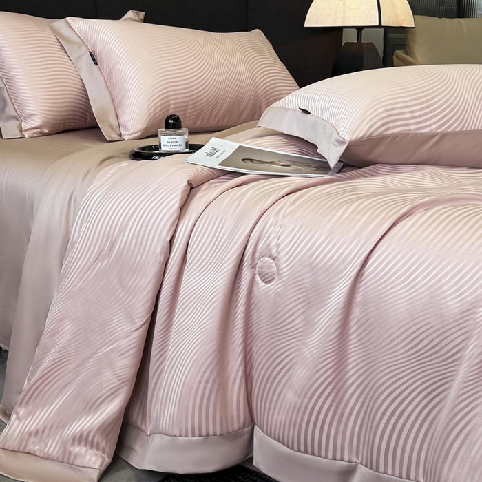 91家纺网 家纺一手货源 找家纺 子由家居 2025新款水洗真丝曲线银丝提花夏被四件套 银丝提花-豆沙