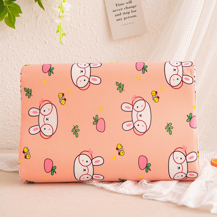 91家纺网 家纺一手货源 找家纺 芯洲 2025新款记忆棉慢回弹卡通牛奶丝记忆枕头 萝卜兔  25*40cm