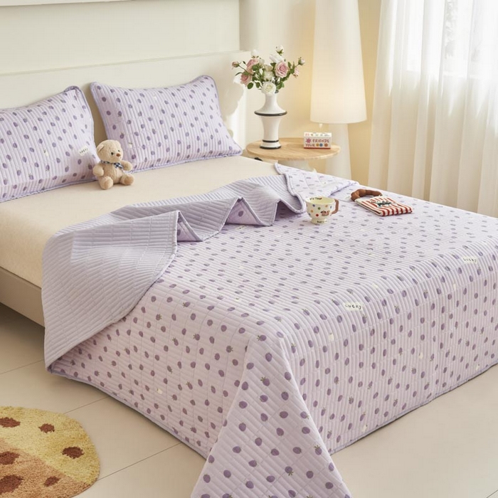 91家纺网 家纺一手货源 找家纺 子由家居 2025新款纯棉印花夹棉床盖 纯棉床盖-草莓季