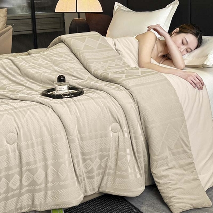 91家纺网 家纺一手货源 找家纺 （总）子由家居 2025新款凉感丝浮雕提花大豆夏被被子被芯