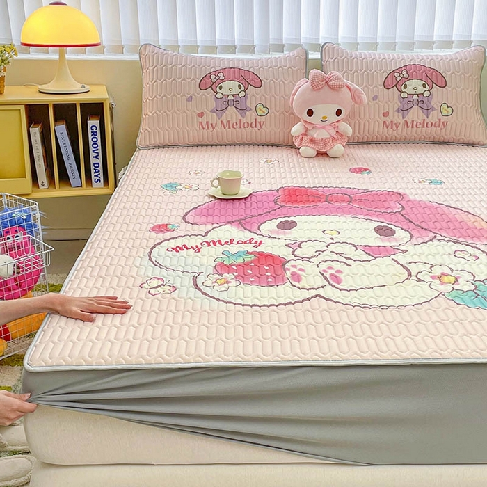 91家纺网 家纺一手货源 找家纺 米帛2025新款大版三丽鸥乳胶凉席-床笠款 草莓美乐蒂