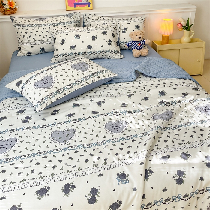 91家纺网 家纺一手货源 找家纺 盛秋家纺 2026新款A类水洗棉豆豆夏被系列 着迷+蓝灰