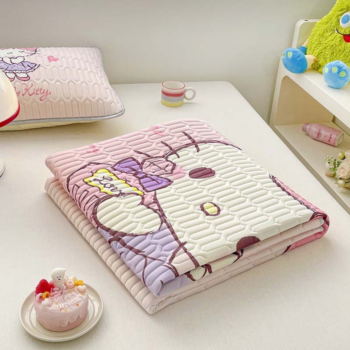 91家纺网 家纺一手货源 找家纺 米帛家纺2025新款大版三丽鸥乳胶凉席-绑带款 香水凯蒂猫