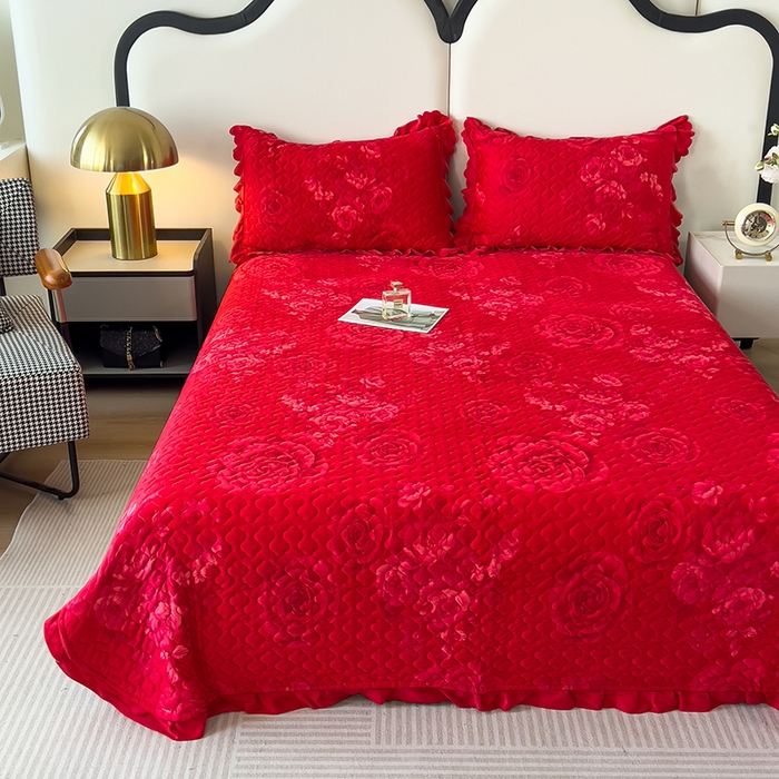 91家纺网 家纺一手货源 找家纺 2025新款水晶绒床单盖毯单人三件套花边毯子冬季加厚保暖双人加棉防滑绒毯 大红牡丹