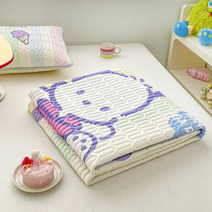 91家纺网 家纺一手货源 找家纺 米帛家纺2025新款大版三丽鸥乳胶凉席-绑带款 彩虹帕恰狗