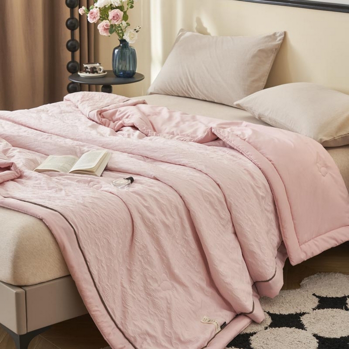 91家纺网 家纺一手货源 找家纺 子由家居 2025新款水洗浮雕大豆被被子被芯 法式浮雕-浅粉