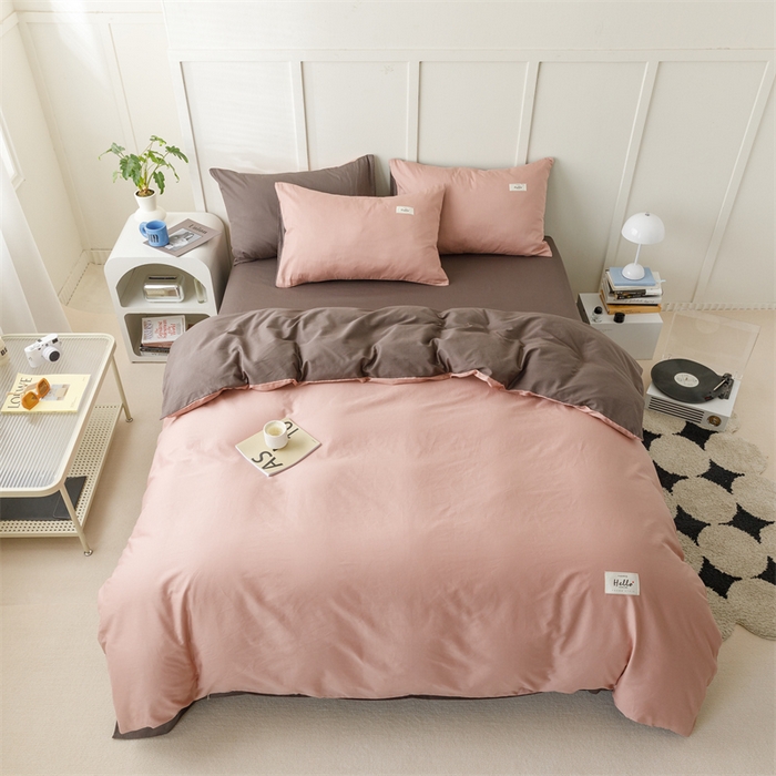 91家纺网 家纺一手货源 找家纺 798家纺 2026新款全棉13070纯色双拼系列四件套场景一 豆沙+深灰