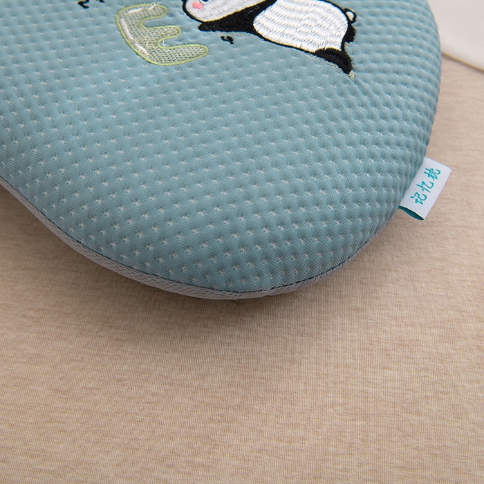 91家纺网 家纺一手货源 找家纺 芯洲 2025新款凉感记忆棉枕头儿童学生夏季冰丝凉枕护颈透气慢回弹记忆枕 梦乐园-蓝  25*50cm