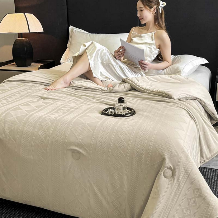 91家纺网 家纺一手货源 找家纺 子由家居 2025新款凉感丝浮雕提花大豆夏被被子被芯 菱形纹-香槟