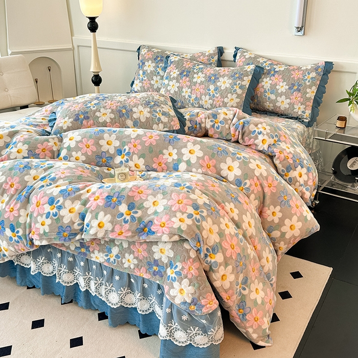 91家纺网 家纺一手货源 找家纺 珍爱家纺 2025新款冬季加厚夹棉保暖牛奶绒蕾丝花边床盖床裙单件三件套双人四件套 美丽花园