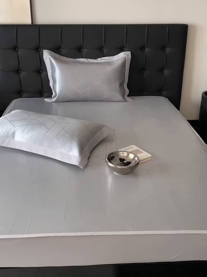 91家纺网 家纺一手货源 找家纺 由有家居 2025新款A类轻奢高精密7A抗菌色织可水洗冰丝床笠款凉席三件套 格调