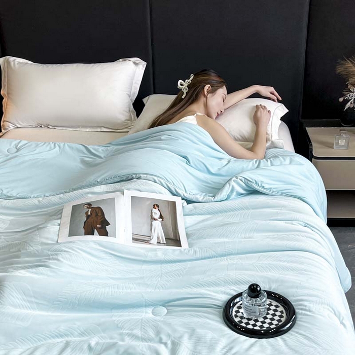 91家纺网 家纺一手货源 找家纺 子由家居 2025新款凉感丝浮雕提花大豆夏被被子被芯 枫叶-天蓝