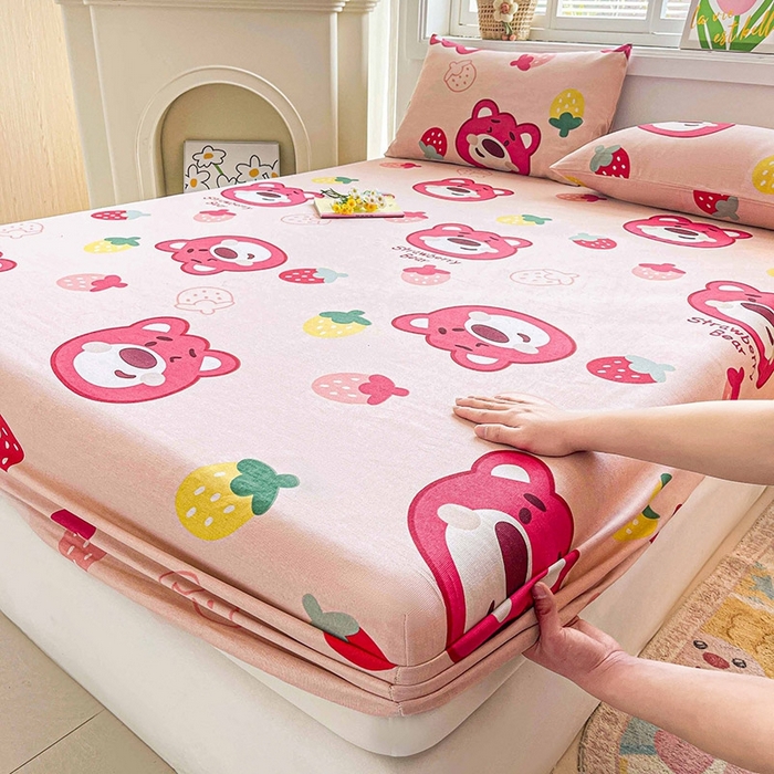 91家纺网 家纺一手货源 找家纺 晓时候2025新款老粗布床笠凉席 草莓熊