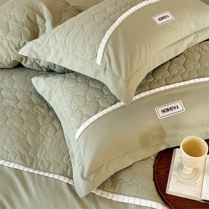 91家纺网 家纺一手货源 找家纺 红番天家居馆 2025新款浪漫桃心-全棉绗缝磨毛四件套 抹茶绿