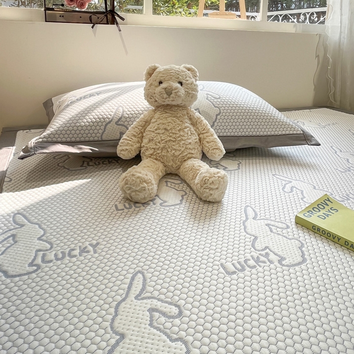 91家纺网 家纺一手货源 找家纺 雅居纺家纺 2025春夏新款A类加厚三明治底提花凉感席床席款 小兔子-蓝