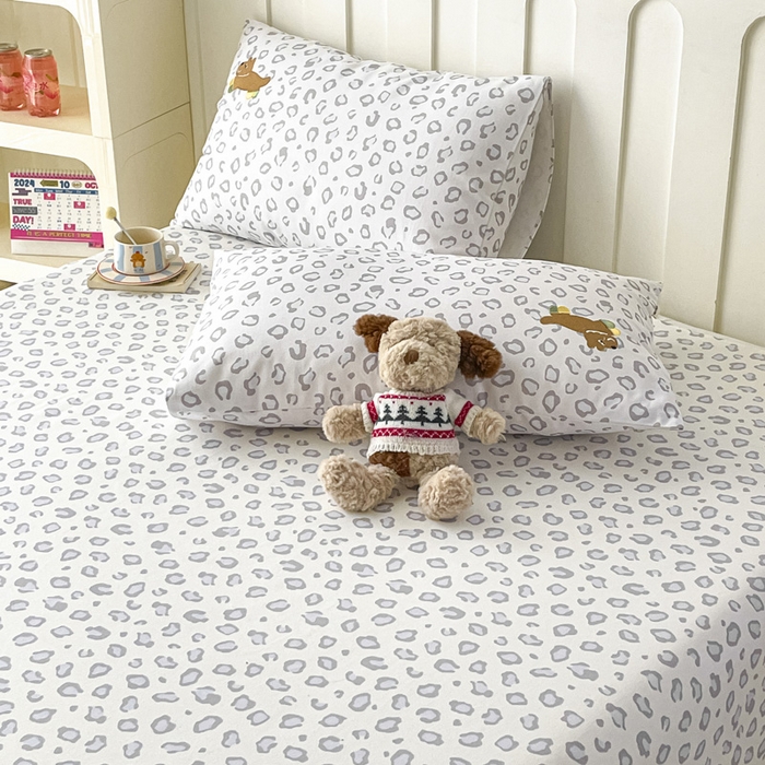 91家纺网 家纺一手货源 找家纺 雅居纺家纺 2025春夏新款全棉纯棉绣花A类老粗布单床单床单单件 奔跑小狗