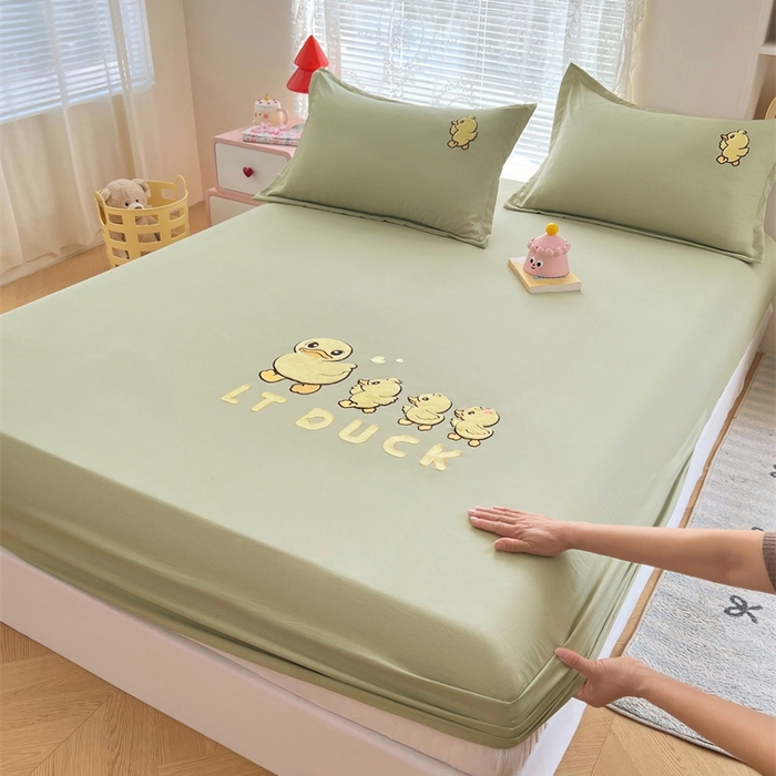 91家纺网 家纺一手货源 找家纺 梦舒羽 2025新款针织棉双层纱床笠-小黄鸭 旅行鸭-豆绿