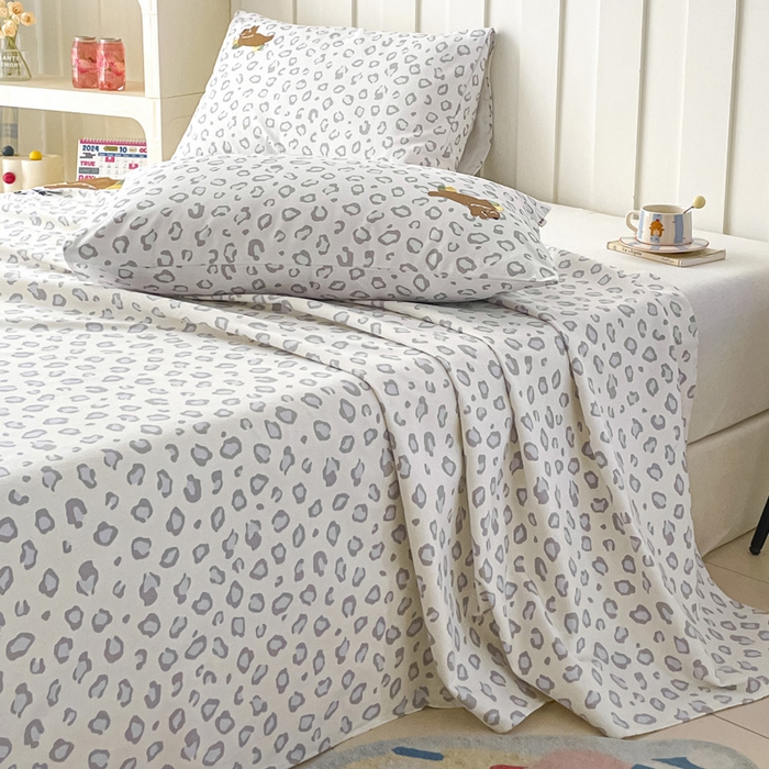 91家纺网 家纺一手货源 找家纺 雅居纺家纺 2025春夏新款全棉纯棉绣花A类老粗布单床单床单单件 奔跑小狗