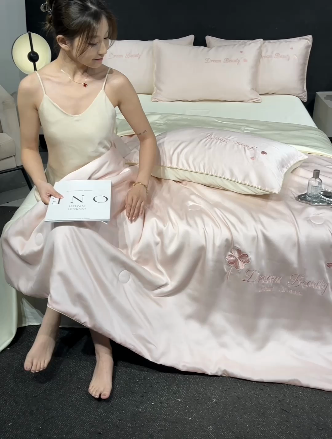 91家纺网 家纺一手货源 找家纺 如一 2025新款水洗冰丝麻绳夏被四件套-四叶草 四叶草-粉米