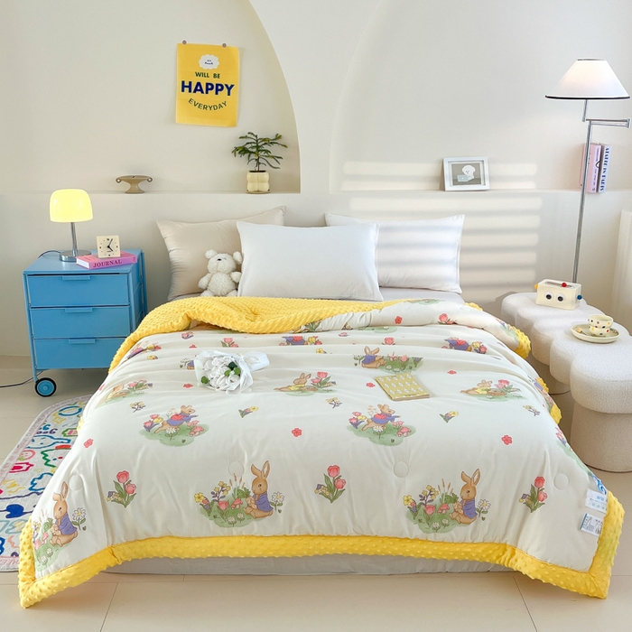 91家纺网 家纺一手货源 找家纺 爱宝被业 2025新款A类凉感豆豆绒羽丝棉夏被 彼得兔