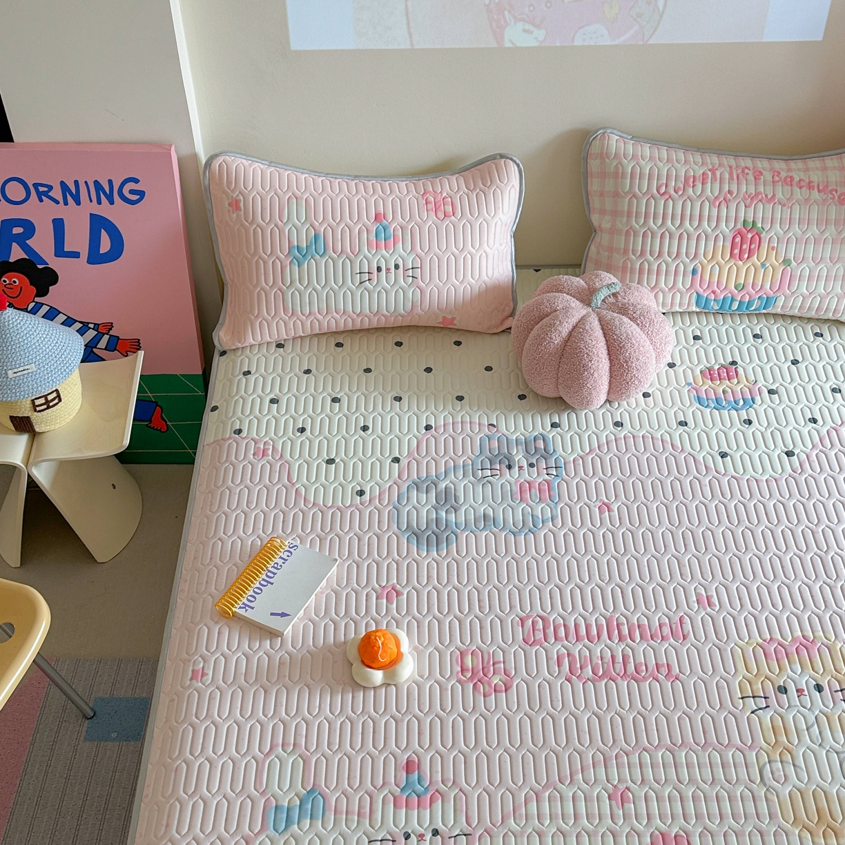 91家纺网 家纺一手货源 找家纺 美乐迪家纺2025新款凉感丝乳胶凉席夏被夏凉被空调被 猫咪聚会