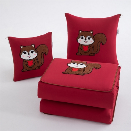 宝马家纺（原梦童画）2025新款四季款磨毛毛巾绣小松鼠抱枕被 车厘子红