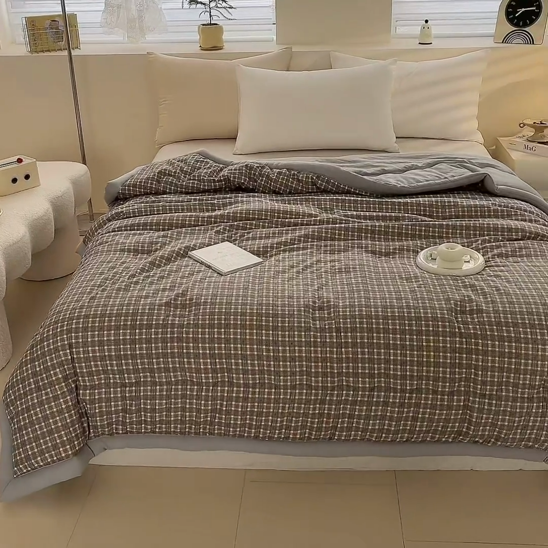 91家纺网 家纺一手货源 找家纺 爱宝被业 2025新款A类无印风针织棉新疆棉花夏被 初见