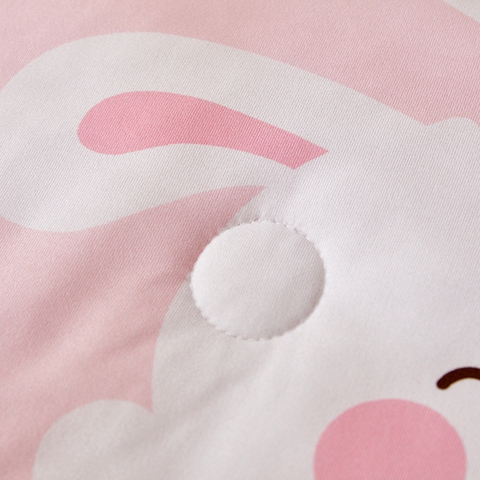 91家纺网 家纺一手货源 找家纺 荷马之梦 2025新款卡通数码印花大版针织棉儿童夏被-绵绵系列 糖果兔