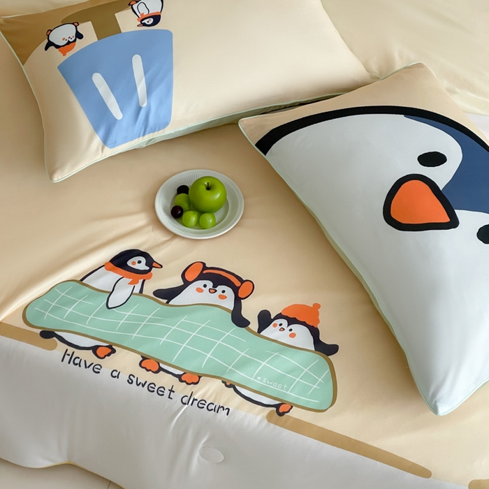 91家纺网 家纺一手货源 找家纺 大彩家居 2025新款凉感丝大版数码印花夏凉被 呆萌小企鹅