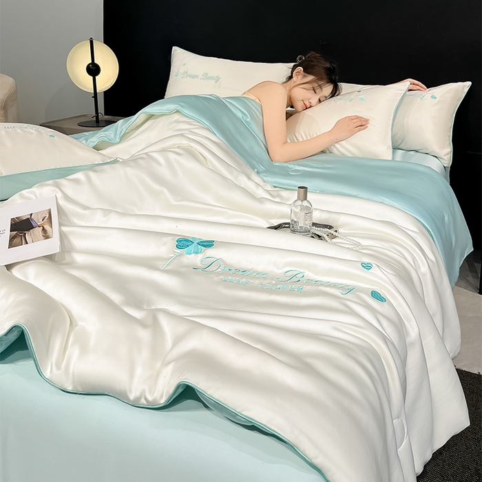 91家纺网 家纺一手货源 找家纺 如一 2025新款水洗冰丝麻绳夏被四件套-四叶草 四叶草-奶白蓝