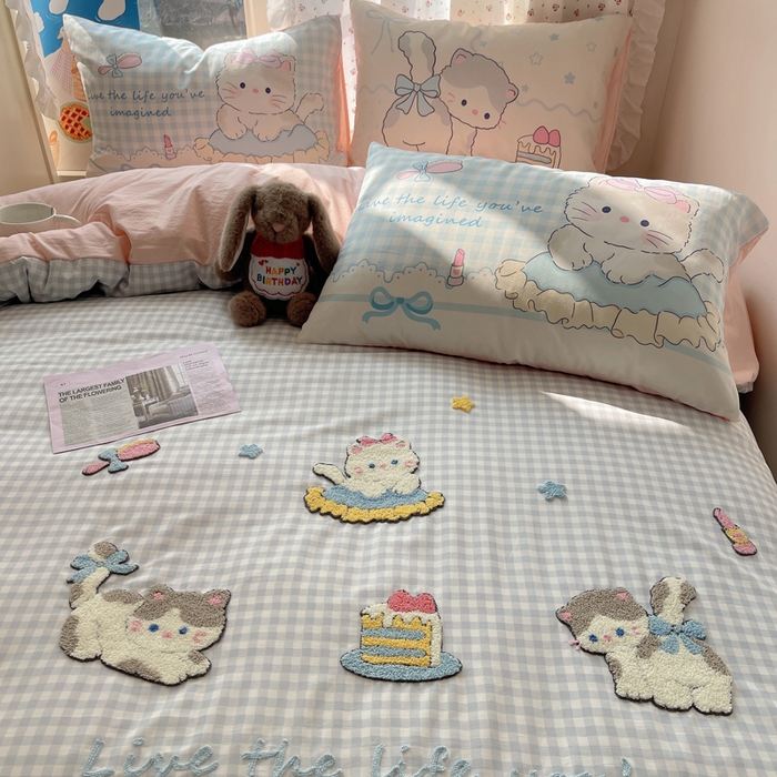 91家纺网 家纺一手货源 找家纺 慕澄家纺 2025新款毛巾绣小清新四件套 猫咪聚会