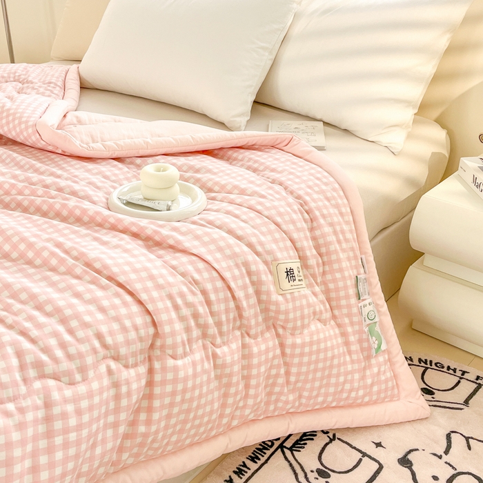 91家纺网 家纺一手货源 找家纺 爱宝被业 2025新款A类无印风针织棉新疆棉花夏被 简月