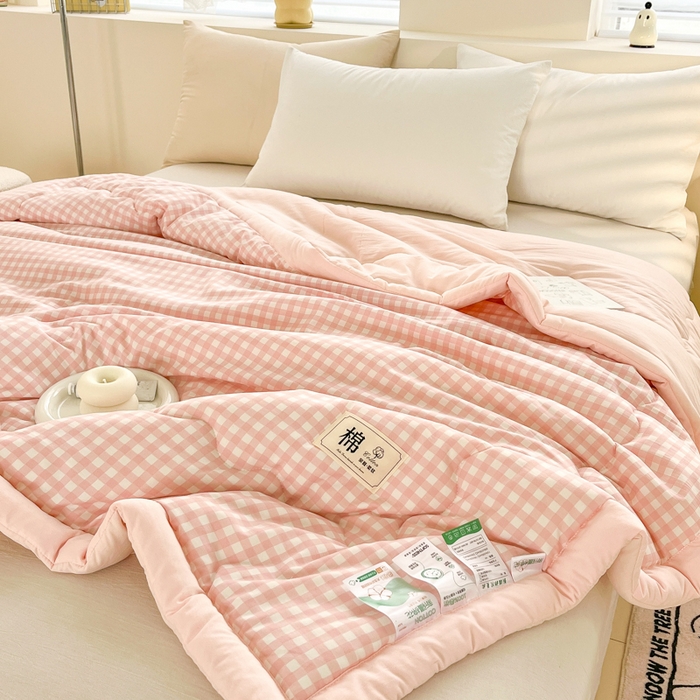 91家纺网 家纺一手货源 找家纺 爱宝被业 2025新款A类无印风针织棉新疆棉花夏被 简月