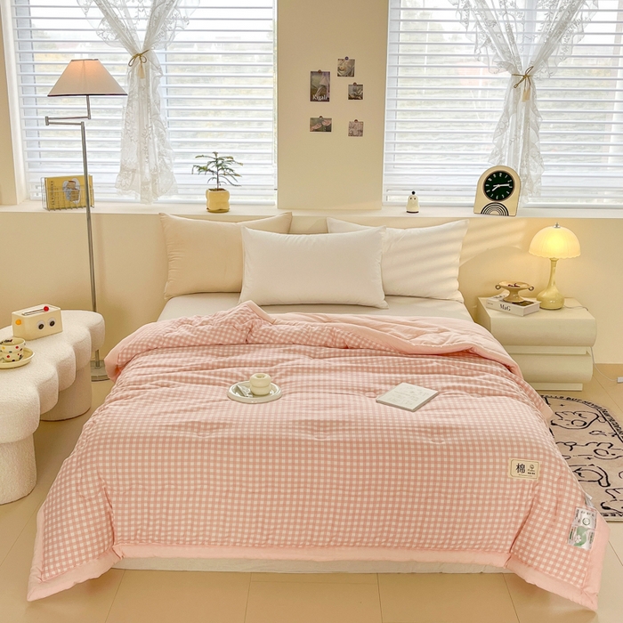 91家纺网 家纺一手货源 找家纺 爱宝被业 2025新款A类无印风针织棉新疆棉花夏被 简月