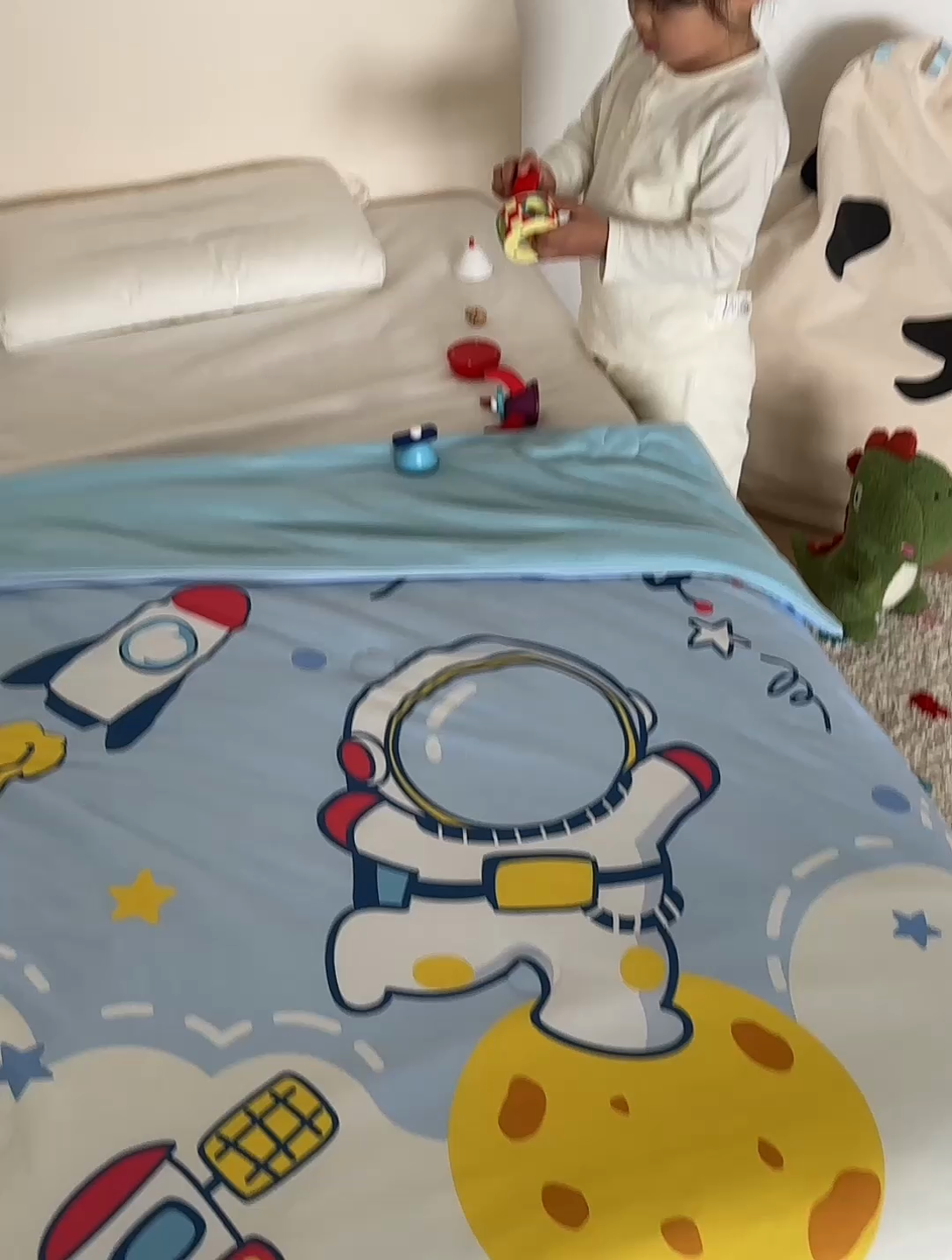 91家纺网 家纺一手货源 找家纺 荷马之梦 2025新款卡通数码印花大版针织棉儿童夏被-绵绵系列 太空漫步