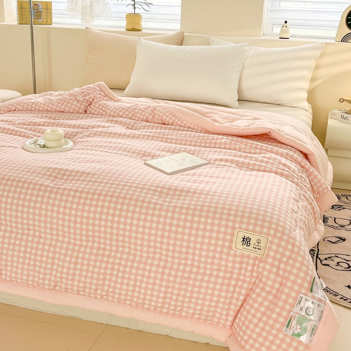 91家纺网 家纺一手货源 找家纺 爱宝被业 2025新款A类无印风针织棉新疆棉花夏被 简月